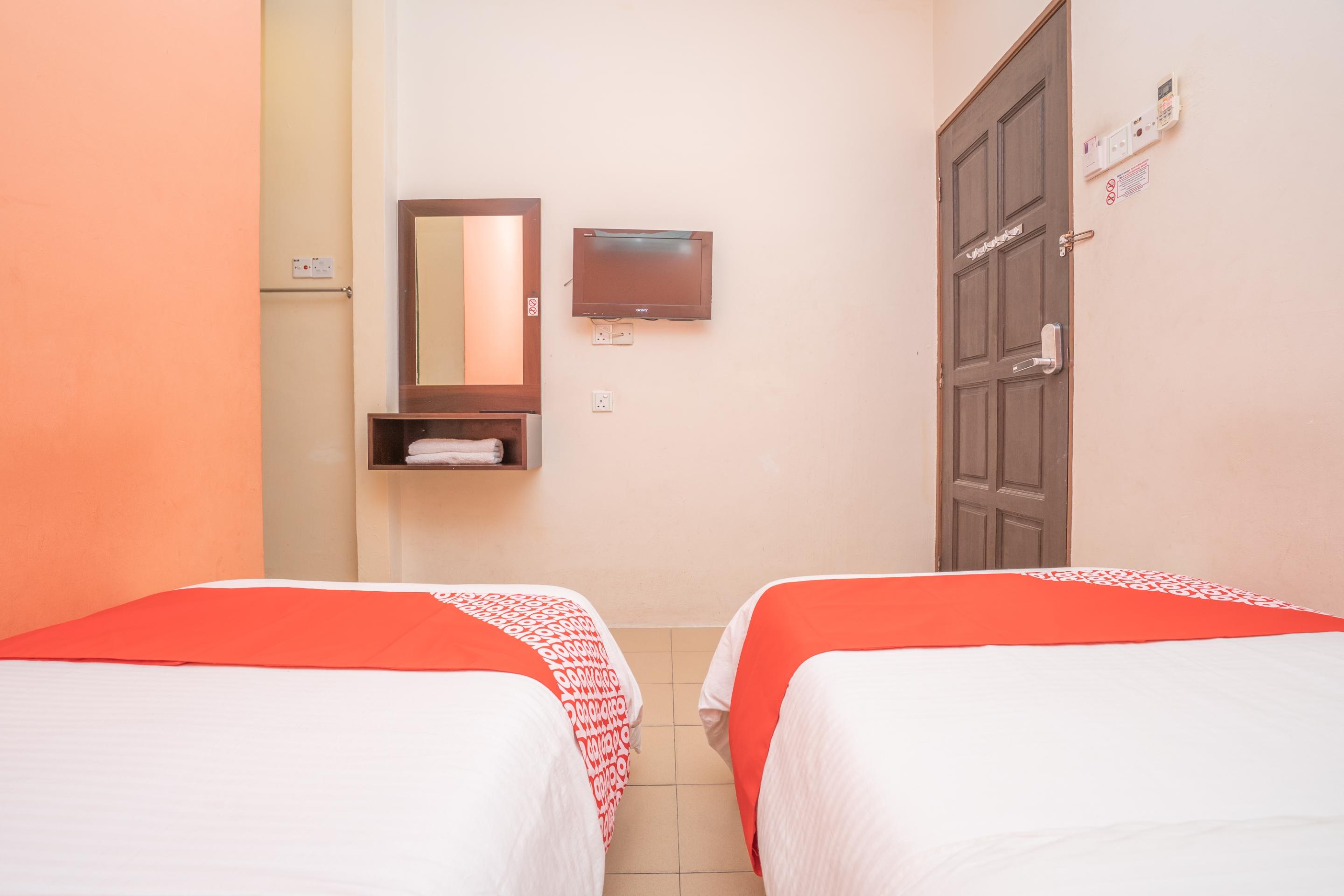 Oyo 44078 The Island Hotel Kampong Pasir Bogak Kültér fotó