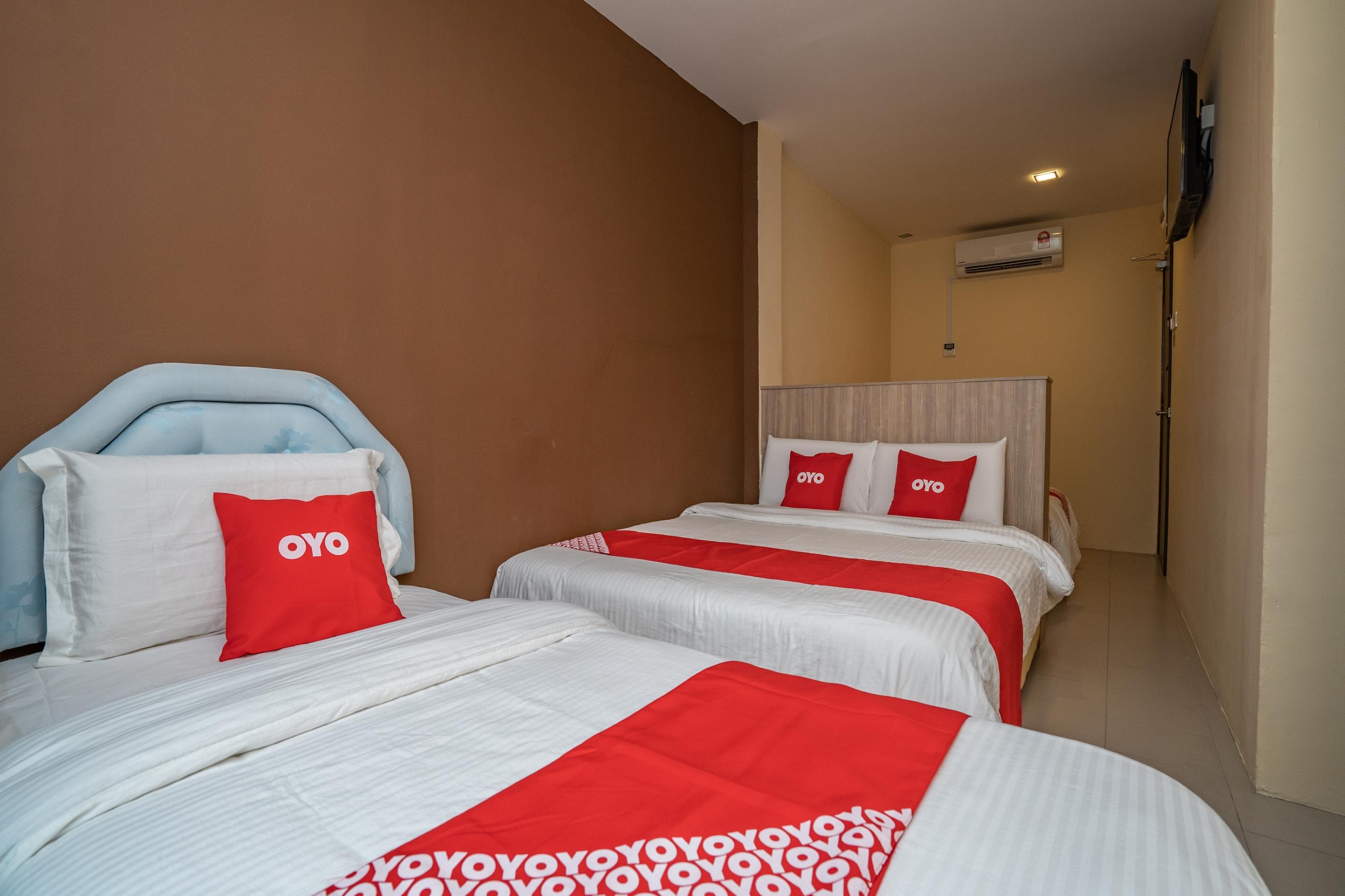 Oyo 44078 The Island Hotel Kampong Pasir Bogak Kültér fotó