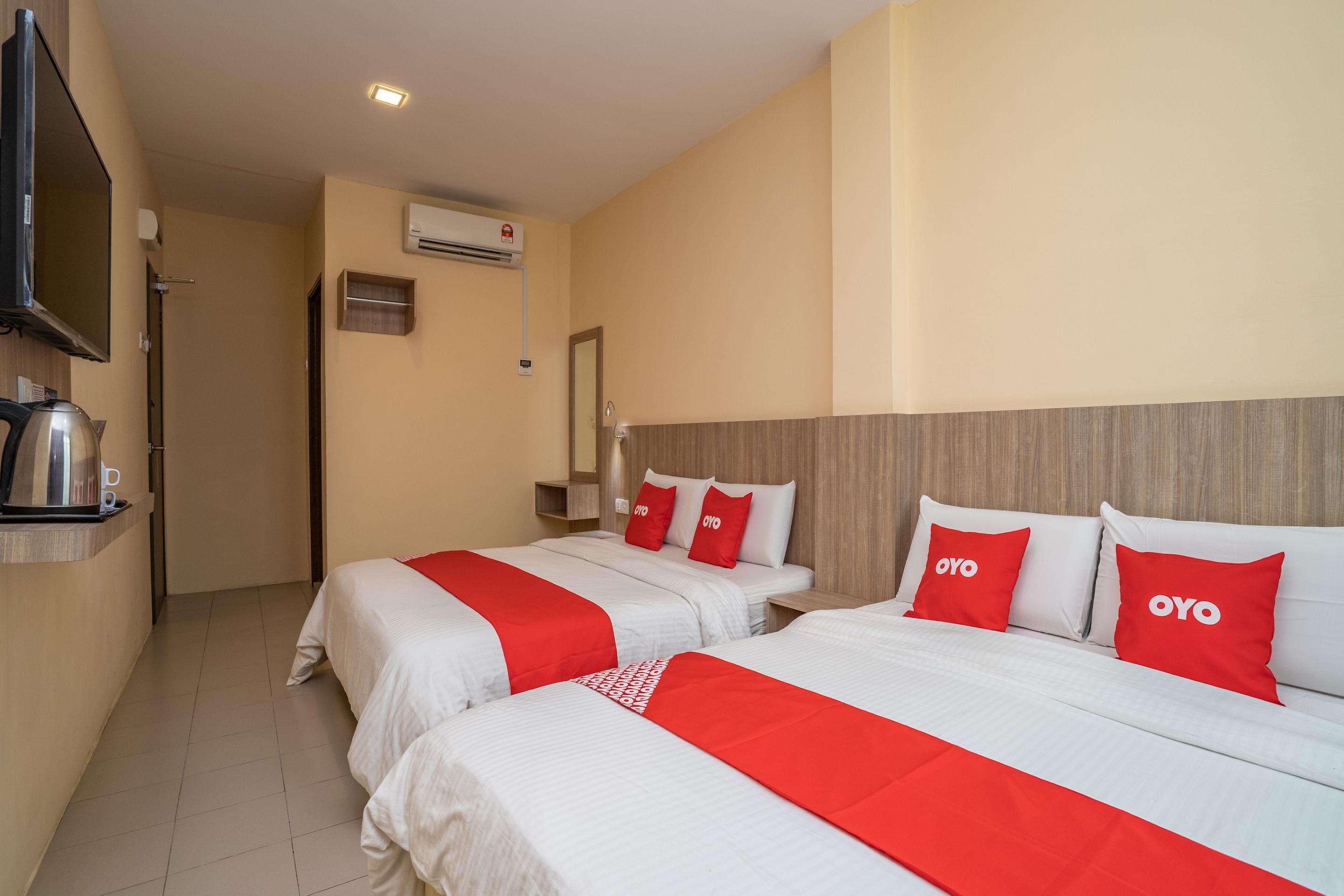 Oyo 44078 The Island Hotel Kampong Pasir Bogak Kültér fotó