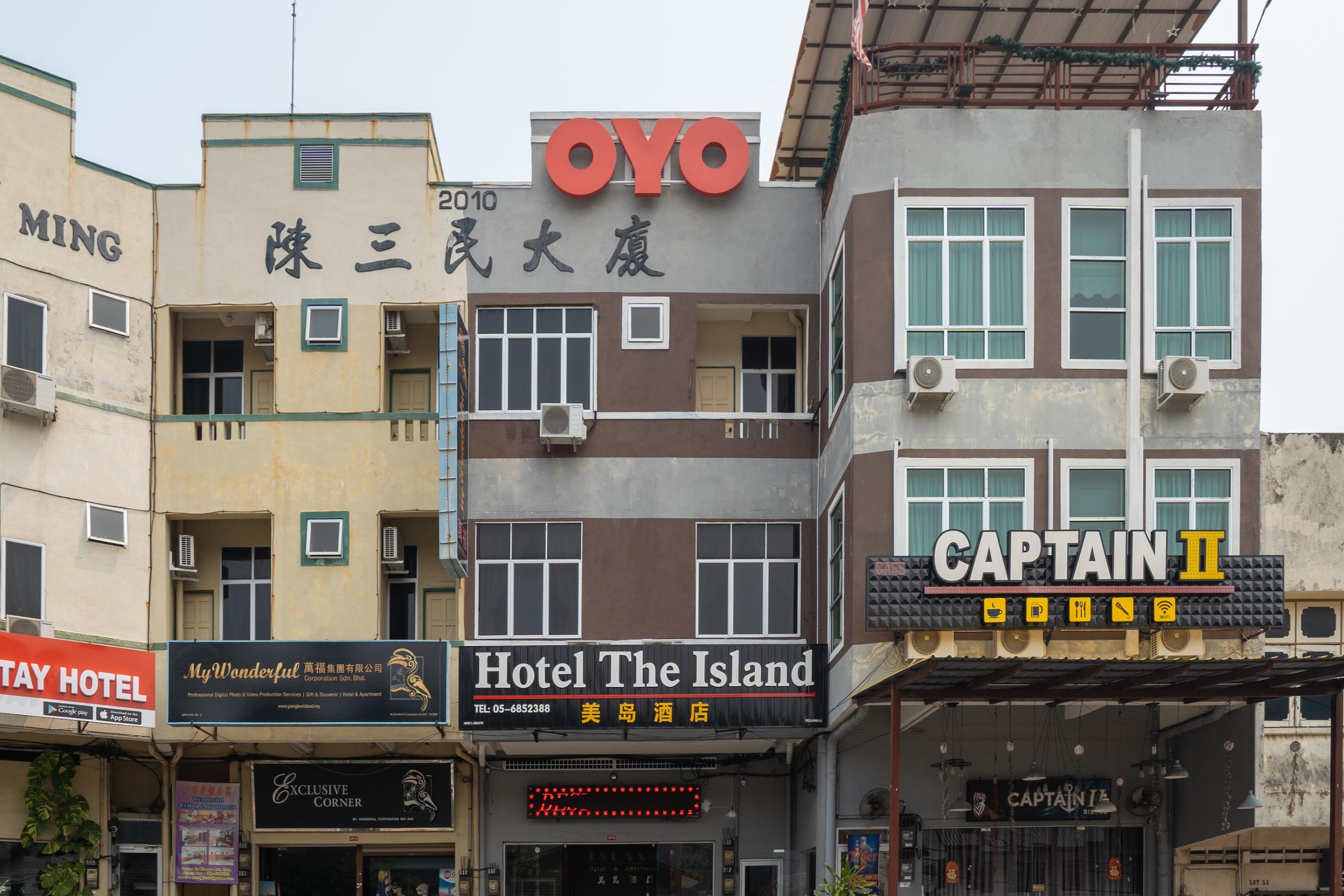 Oyo 44078 The Island Hotel Kampong Pasir Bogak Kültér fotó