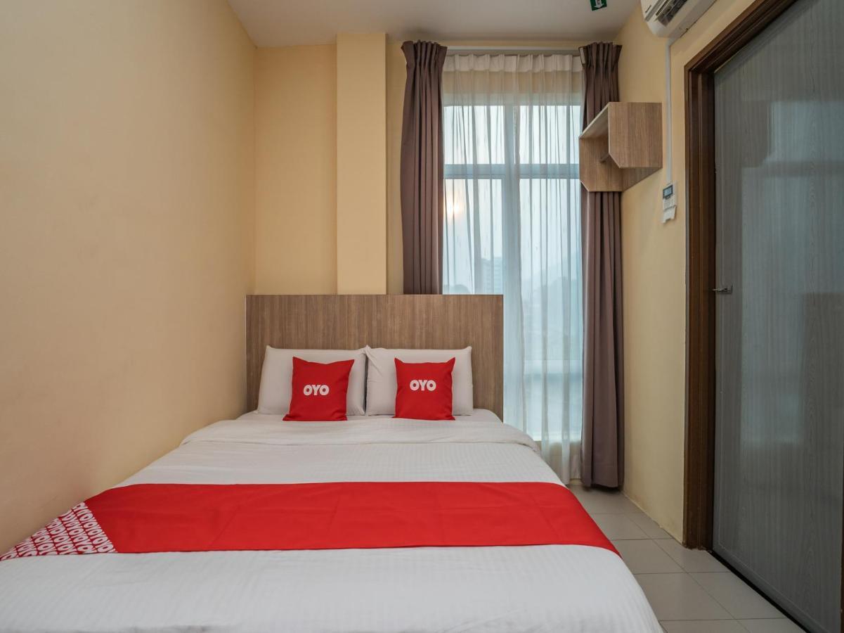Oyo 44078 The Island Hotel Kampong Pasir Bogak Kültér fotó
